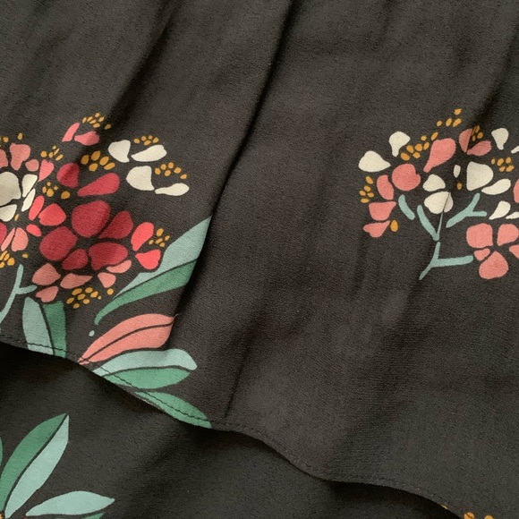 🔥 Ann Taylor LOFT Hydrangea Tiered Flippy Skirt - Picture 6 of 8